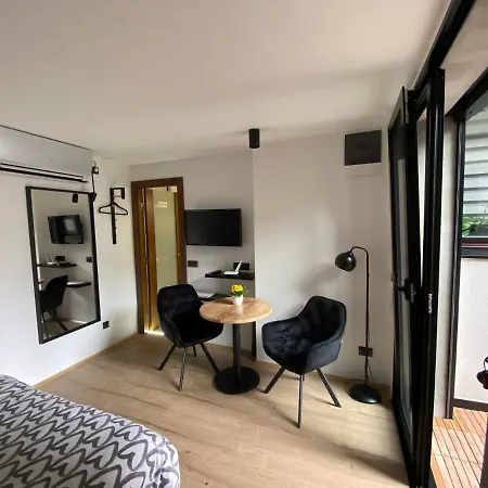 Nevena 3 * بلغراد